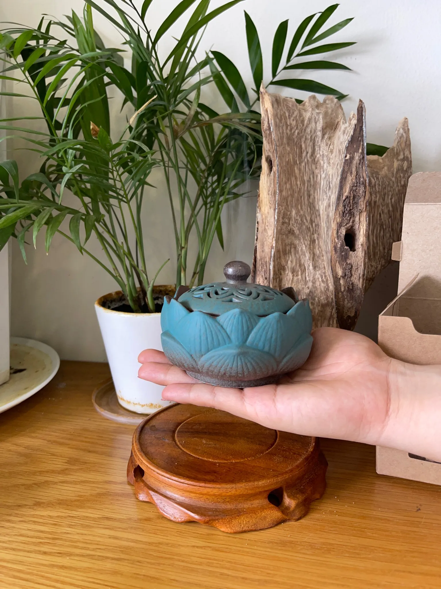 SKY BLUE LOTUS AGARWOOD INCENSE BURNER – PREMIUM CERAMIC OUD BURNER (10.5 CM)